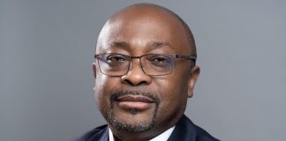Fortune d’Alain Foka en 2026 : combien vaut le célèbre journaliste camerounais ? Alain Foka