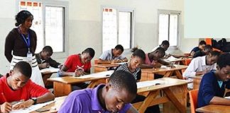Que faire après un Bac F4 ? Les formations en génie civil Que faire après un Bac F4 ? Les formations en génie civil Le Bac F4 est un baccalauréat technique orienté vers le bâtiment et les travaux publics (BTP). Il prépare les élèves aux métiers de la construction, de l'architecture, de la topographie et des infrastructures. Au Cameroun, les titulaires d'un Bac F4 peuvent poursuivre leurs études dans plusieurs écoles d'ingénieurs, instituts professionnels et universités afin d'accéder à des métiers très recherchés. Découvrez les meilleures formations en génie civil après un Bac F4. Pourquoi choisir le génie civil après un Bac F4 ? Le Cameroun poursuit le développement de ses infrastructures à travers la construction de routes, ponts, logements, hôpitaux, écoles et bâtiments publics. Cette dynamique crée une forte demande en techniciens et ingénieurs qualifiés dans le secteur du BTP. Le Bac F4 offre une excellente base pour évoluer dans ces métiers grâce à sa formation en dessin technique, construction, résistance des matériaux et topographie. Les meilleures formations après un Bac F4 1. Génie civil Le génie civil est la poursuite naturelle des études après un Bac F4. Débouchés Ingénieur en génie civil Conducteur de travaux Chef de chantier Bureau d'études Responsable de projet Les diplômés participent à la conception, à la réalisation et à la gestion des infrastructures. 2. Bâtiment et Travaux Publics (BTP) Cette formation prépare aux métiers de la construction de bâtiments, de routes, de ponts et d'autres ouvrages. Débouchés Technicien BTP Conducteur de travaux Chef de chantier Contrôleur de travaux 3. Topographie et géomatique La topographie est indispensable à tous les projets de construction. Débouchés Topographe Géomètre Technicien SIG Chargé d'études foncières 4. Architecture Les titulaires d'un Bac F4 ayant un intérêt pour la conception des bâtiments peuvent poursuivre des études en architecture. Débouchés Architecte Dessinateur-projeteur Urbaniste Consultant en architecture 5. Urbanisme et aménagement Cette spécialité prépare à la planification des villes et au développement des infrastructures urbaines. Débouchés Urbaniste Chargé d'aménagement Consultant en développement urbain 6. Génie rural Le génie rural est consacré aux infrastructures agricoles et hydrauliques. Débouchés Ingénieur en génie rural Responsable hydraulique Chargé d'aménagement rural 7. Gestion de projets de construction Cette formation permet de coordonner les aspects techniques, financiers et humains des chantiers. Débouchés Chef de projet Coordinateur de chantier Responsable qualité Consultant BTP Les écoles accessibles après un Bac F4 Les titulaires d'un Bac F4 peuvent poursuivre leurs études dans plusieurs établissements reconnus. Écoles publiques École Nationale Supérieure des Travaux Publics (ENSTP) Écoles Nationales Supérieures Polytechniques (ENSP) Instituts Universitaires de Technologie (IUT) Écoles Normales Supérieures de l'Enseignement Technique (ENSET) Écoles privées De nombreux instituts privés proposent des formations en : Génie civil Bâtiment Travaux publics Topographie Architecture Gestion de chantier Selon les établissements, l'admission peut se faire sur concours ou sur étude de dossier. Les métiers qui recrutent Après votre formation, vous pourrez exercer des métiers tels que : Ingénieur en génie civil Conducteur de travaux Chef de chantier Topographe Géomètre Dessinateur-projeteur Responsable qualité BTP Technicien en bâtiment Consultant en construction Entrepreneur en BTP Les compétences à développer Pour réussir dans le secteur du bâtiment, il est recommandé de maîtriser : Les logiciels de conception comme AutoCAD, Revit ou ArchiCAD. Le dessin technique. La lecture de plans. La gestion de chantier. Les normes de construction. La sécurité sur les chantiers. La gestion de projet. Ces compétences sont très appréciées par les entreprises. Les secteurs qui recrutent Les diplômés en génie civil et en bâtiment travaillent notamment dans : Les entreprises de BTP. Les bureaux d'études. Les sociétés immobilières. Les collectivités territoriales. Les cabinets d'architecture. Les entreprises de travaux publics. Les organismes de développement. Les sociétés de génie-conseil. Conclusion Le Bac F4 ouvre la voie à de nombreuses carrières dans le secteur du bâtiment et des infrastructures. Les formations en génie civil, BTP, topographie, architecture et urbanisme offrent d'excellentes perspectives d'emploi au Cameroun. En choisissant une école reconnue et en développant des compétences techniques solides, vous pourrez participer à la réalisation des grands projets de construction et bâtir une carrière durable dans un secteur essentiel au développement du pays.