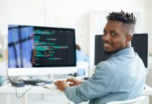 Technicien informatique : métier, formation, salaire et opportunités au Cameroun Développeur web autodidacte