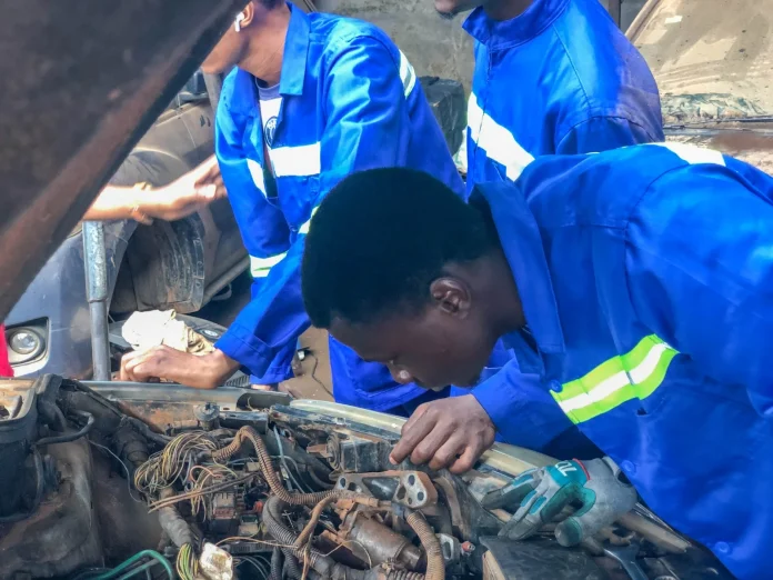Électricien Automobile au Cameroun