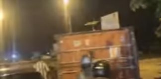 Bonabéri : un autre conteneur tombe d’un camion et manque de provoquer un drame