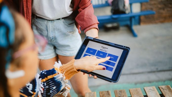 adding tip via digital tablet payment app in LA, Calilfornia