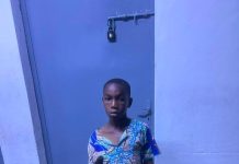 Douala : un garçon retrouvé près du tunnel de l’aéroport, les autorités recherchent sa famille