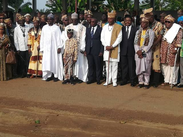 La succession d'un chef traditionnel La succession d'un chef traditionnel