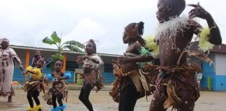 Le Bikutsi : origines, histoire et pas de danse traditionnels Le Bikutsi cameroun