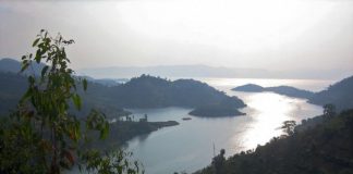 Le lac Monoun : un lac volcanique au cœur de l’Ouest Cameroun Le lac Monoun
