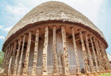 Les symboles présents à l’entrée des palais traditionnels au Cameroun Les symboles présents à l'entrée des palais traditionnels au Cameroun