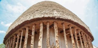 Les symboles présents à l’entrée des palais traditionnels au Cameroun Les symboles présents à l'entrée des palais traditionnels au Cameroun