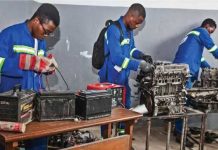 100 métiers que l’on peut apprendre sans diplôme au Cameroun Mécanicien automobile