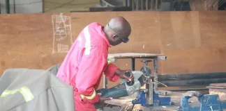 Métier de Soudeur au Cameroun : formation, salaire, missions, emploi, avantages et opportunités Métier de Soudeur au Cameroun