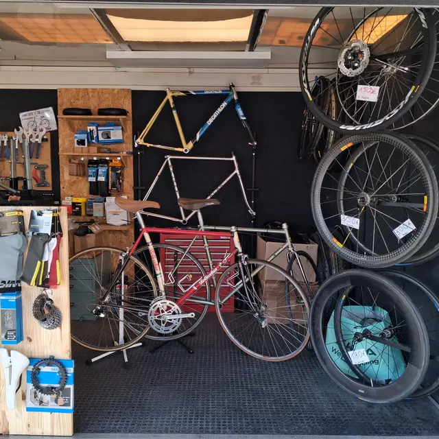 Réparateur de Vélos au Cameroun Réparateur de Vélos au Cameroun