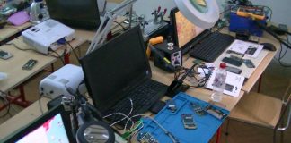 Réparateur de smartphones : métier, formation, salaire et opportunités au Cameroun Réparateur de smartphones douala