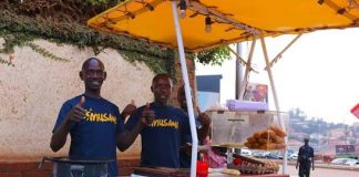 Vendeur de nourriture de rue : un métier accessible et rentable au Cameroun Vendeur de nourriture de rue