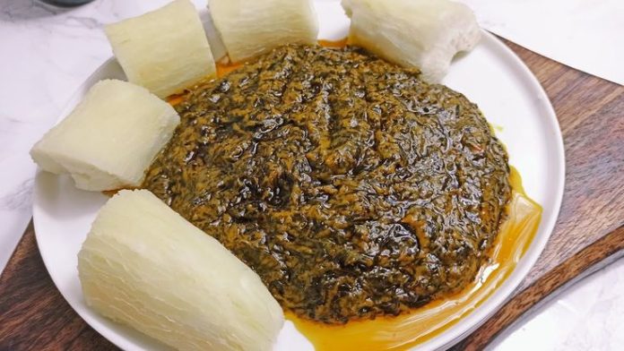 cuisiner l'okok camerounais