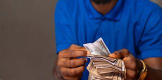 Comment obtenir un crédit sans garantie au Cameroun ? homme d'affaire camerounais