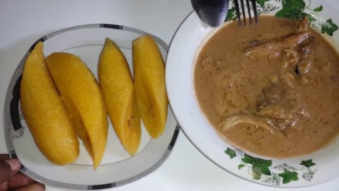 préparer une sauce arachide camerounaise