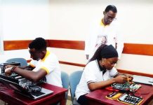 Où travailler au Cameroun avec une Licence en Développement Mobile ? technicien informatique