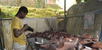 Quel business choisir quand on n’a aucune expérience ? vente de chaussures à Douala