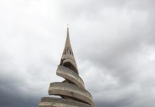 Monument de la Réunification à Yaoundé : histoire, signification et guide de visite Monument de la Réunification à Yaoundé