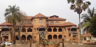 Palais des Rois Bamoun à Foumban : histoire, architecture et guide de visite Palais des Rois Bamoun